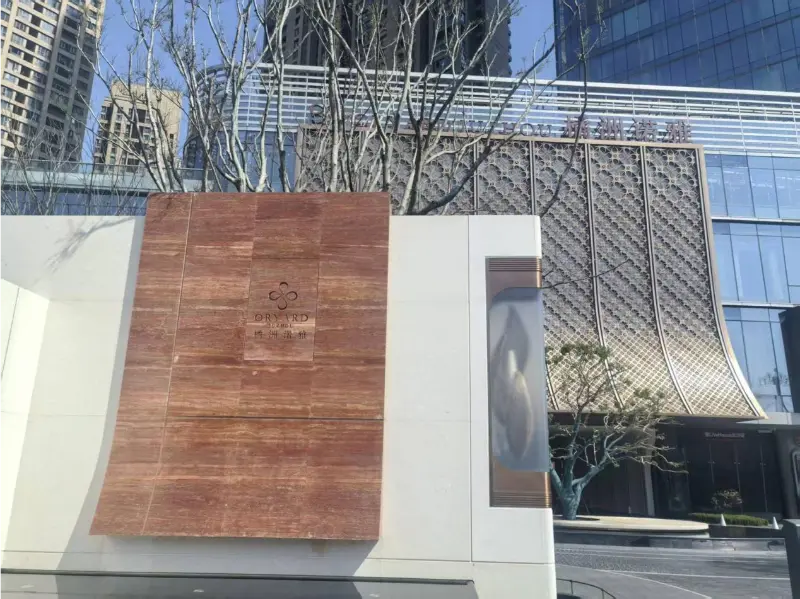 Blueway podporuje zážitok z vysokohorského plávania v hoteli Changsha Poly Juizhou Noya