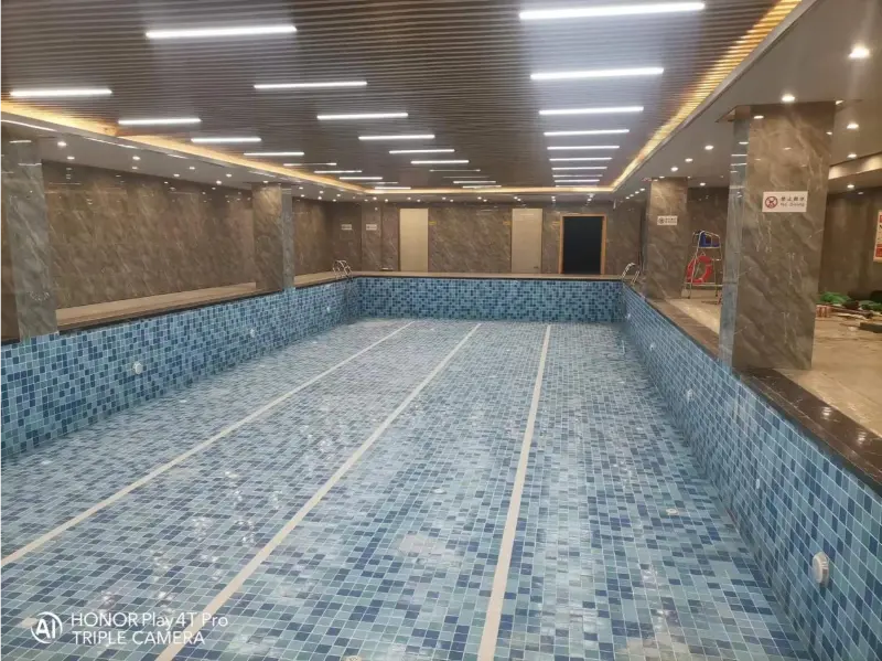 Tepelné čerpadlo Blueway zvyšuje komfort krytého bazéna v obytnom projekte Yabowen No.1 Mansion